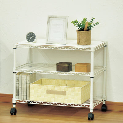 多目的で使える、収納力抜群な3段スチールラックのキャスター付きタイプです。