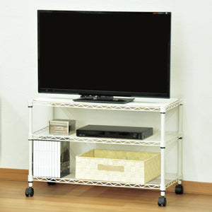 【テレビ台としても最適です】テレビ周りの機器や小物をまとめてすっきり収納でき、圧迫感のない白いラックが、お部屋を明るく広々と見せてくれます。