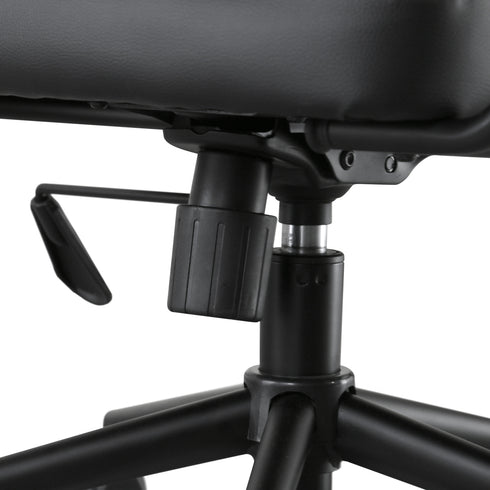 デスクチェアとしてあると嬉しい、昇降機能とロッキング機能を搭載しており、ユーザーの好みや使い方に合わせて調節できます。