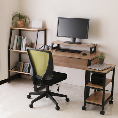 フォルムをアレットの平机と同じにしたことで、より空間に統一感を持たせることができます。