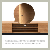 【フレキシブルな収納力】多様なAV機器に合わせて棚の高さを調整し、すっきりとした空間を保てます。