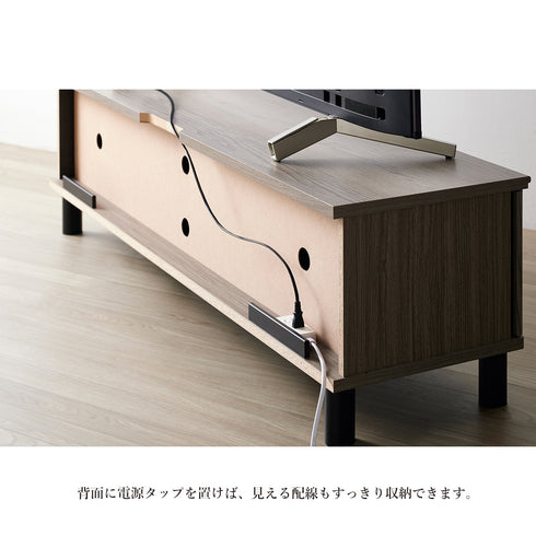 【背面収納で配線もきれいに】ルーターや電源タップを置けるスペースがあり、ごちゃつきがちな配線類もスマートに隠して収納できます。