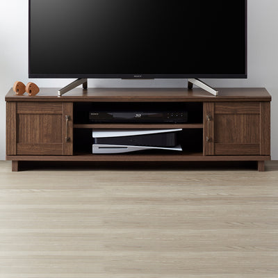 両サイドの扉付き収納には棚板が付いていないため、隠したい小物やソフト類など高さのあるものを収納でき、真ん中のオープン収納には、可動式の棚板が1枚付いているため、AV機器やゲーム機に合わせて収納することが可能です。