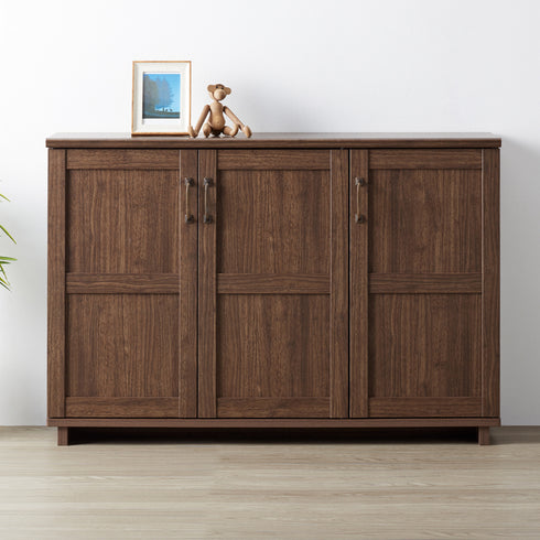 両開き扉と片開き扉がセットになっており、見せたくないものを収納するのにピッタリです。