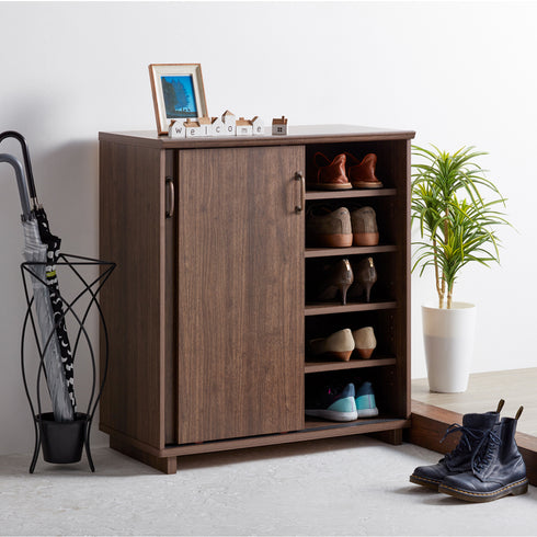 引き扉付きのため、来客時やちょっとしたときにすぐに扉を閉めて外から見えないように隠すことができます。