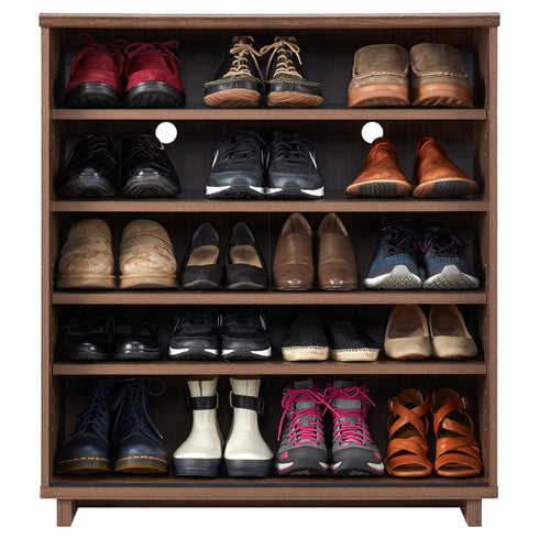 収納スペースには棚板が全部で4枚付いており、そのうち上から2段目が固定式、その他の3枚は可動式のため、収納するシューズやスリッパに合わせて自由に高さを調整することができます。