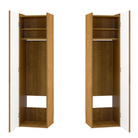 【機能的な内部構造】可動棚と広い収納スペースで、スティッククリーナーからキャニスター掃除機まで様々なアイテムに対応します。