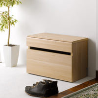 【玄関がすっきり】散らかりがちな靴や小物を隠して収納。座って靴を履けるベンチとしても便利です。