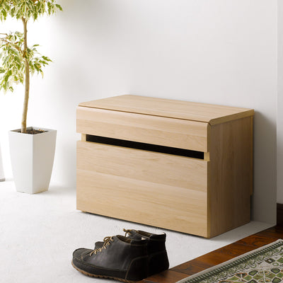 シンプルなデザインながらあると役立つ一台で、エントランスやリビングスペースなどで活躍してくれることでしょう。