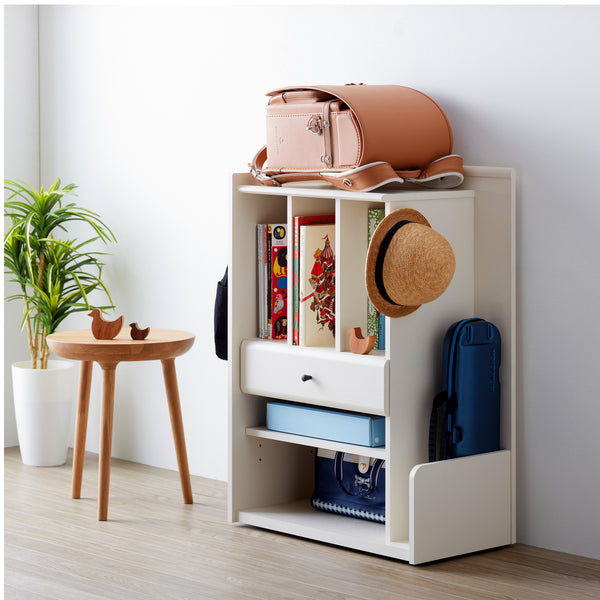 一台で、お子様が小学校で使用するものをほとんど収納できるランドセルラック。