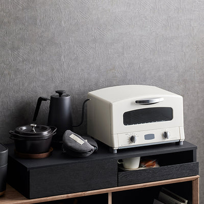 電子レンジやオーブン、炊飯器などの調理家電の下に設置することで、限られたスペースやデッドスペースになりがちな場所を有効活用できます。