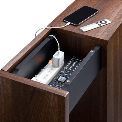 天板の扉を外してオープンタイプとして使うことで、ティッシュボックスやリモコンなどの小物類を収納し、使いたいときにすぐに使うこともできます。