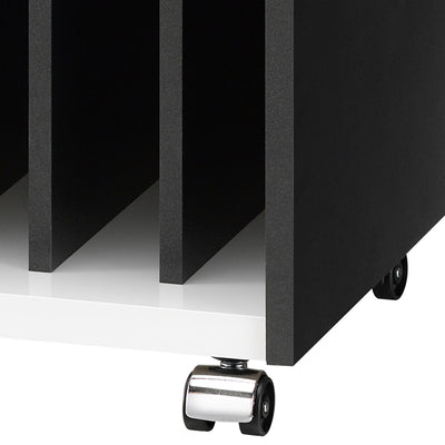 高級感のあるシルバーのキャスター付きのため、移動時はラクラクです。