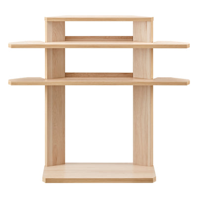 ヘッドボードのないベッド周りに設置するだけで、ちょっとした置きスペースをつくってくれる一台です。