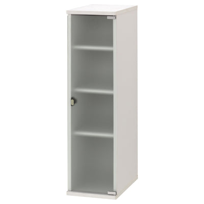 収納物を外からうっすら確認できるよう、扉にミスト強化ガラスが使われている一台です。