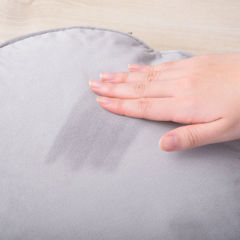 滑らかで肌触りの良いベロア生地を採用しております。