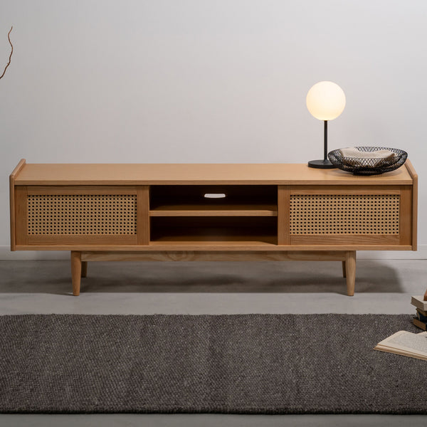 使い手によって様々な表情やスタイルを生み出し、使うほどに魅力や愛着が増す、現代的なシンプルデザインの「フォームシリーズ」のローボードの幅150cmタイプ。