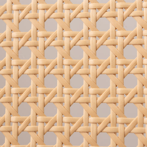 【快適さを叶える、丈夫な人工ラタン】
丈夫なポリエチレン素材でラタンの風合いを再現し、ささくれによる衣類への引っ掛かりの心配がなく、長く快適にお使いいただけます。