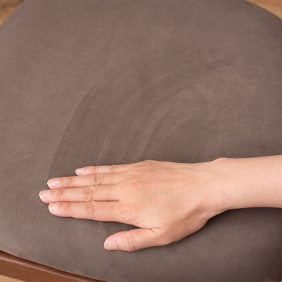 【滑らかで、ずっと触れていたくなる】
きめ細やかなスエード調の生地にそっと手を滑らせれば、その滑らかで優しい質感が感じられ、日々の暮らしに少しの豊かさを加えてくれます。