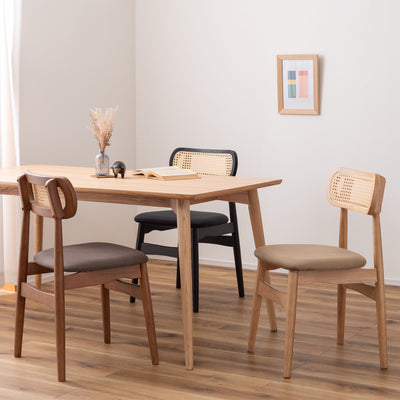 【色で遊ぶ、個性的な空間づくり】
シックなブラック、落ち着いたチャコール、明るいベージュの3色をあえてミックスして並べれば、それぞれの個性が光る、あなただけのオリジナルなダイニングが完成します。