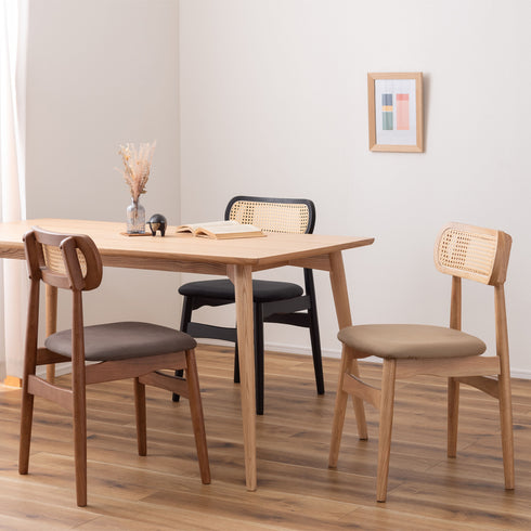 【色で遊ぶ、個性的な空間づくり】
シックなブラック、落ち着いたチャコール、明るいベージュの3色をあえてミックスして並べれば、それぞれの個性が光る、あなただけのオリジナルなダイニングが完成します。