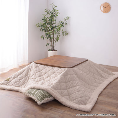 【お部屋に馴染む、冬の主役】
シンプルながらも味のあるツイード生地のこたつ布団が、ナチュラルなベージュカラーでお部屋を明るく、温かな空間へと彩ります。