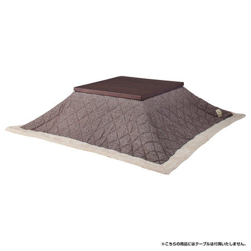 【シックに決まるブラウンカラー】
どんなインテリアにも合わせやすい落ち着いたブラウンは、お部屋の雰囲気をぐっと引き締め、上質な大人の空間を演出してくれるでしょう。