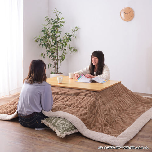 シンプルなデザインですので様々なテイストのテーブルとも相性が良く、お部屋をさらにお洒落に彩ってくれることでしょう。