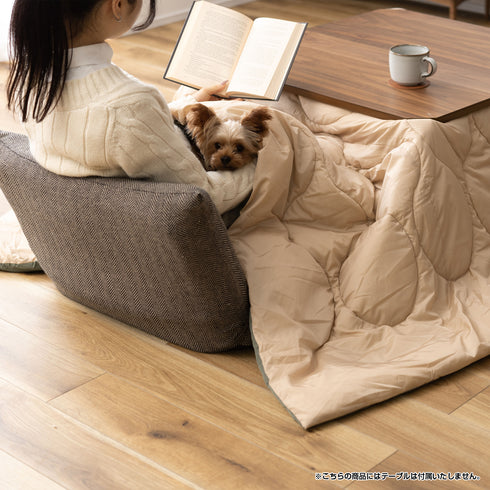 【ペットと過ごす時間も、安心】
撥水加工で汚れに強く、サラサラの生地でペットの毛も付きにくいから、大切な家族とのリラックスタイムをいつでも清潔で快適なものにしてくれます。