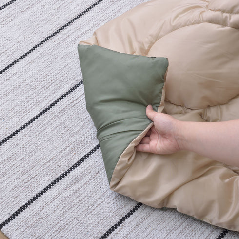 【一枚で二役、気分で着せ替え】
カジュアルなカーキとナチュラルなベージュ、表裏を返すだけで簡単にお部屋の印象を変えられるリバーシブル仕様。