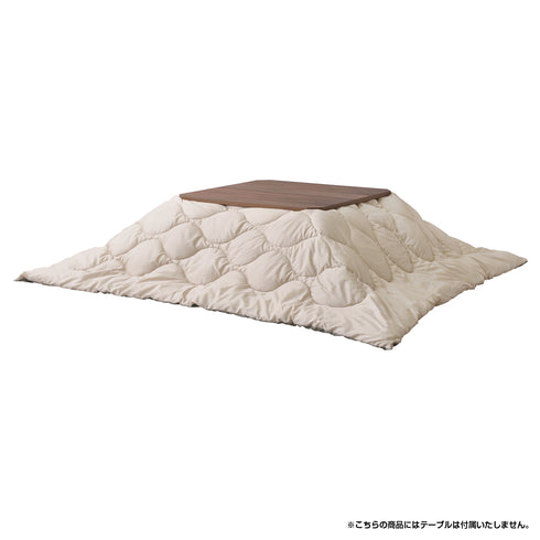 【暮らしに溶け込む万能ベージュ】
どんなインテリアにも調和し、温もりと明るさを与えてくれる万能なベージュは、あなたの暮らしにそっと寄り添い、長く愛用できる一枚です。