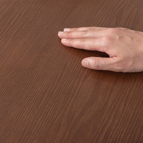 【深みのある、ブラウンの木目】
落ち着いた色合いのブラウンは、アッシュ材の美しい木目をより一層引き立て、シックでモダンな空間を演出します。