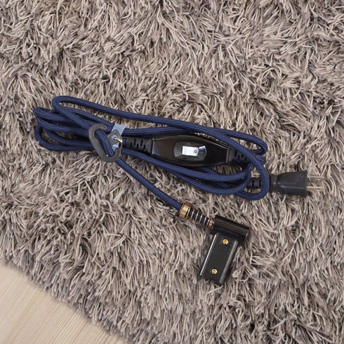 電源のON/OFFの切り替えができる中間スイッチも付いています。