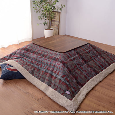 冬はこたつ布団と合わせて使用し、夏は布団を外してセンターテーブルとして、1年中お部屋で活躍してくれる存在となってくれることでしょう。