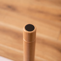 【床に優しい配慮】脚の底面には、床への傷つきを軽減するフェルトが貼られています。