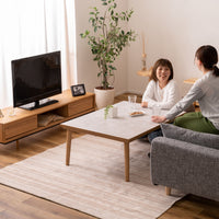 【笑顔が広がる空間】大切な人との語らいの時間を、心地よいテーブルでさらに豊かに演出します。