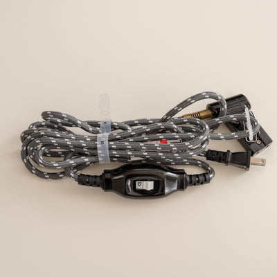 電源のON/OFFの切り替えができる中間スイッチも付いています。