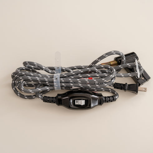 電源のON/OFFの切り替えができる中間スイッチも付いています。