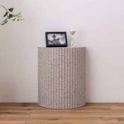 【お気に入りを飾る特等席】
思い出の写真や小さなアートを飾るだけで、あなただけの特別なディスプレイスペースが完成し、日々の暮らしに彩りを添えます。