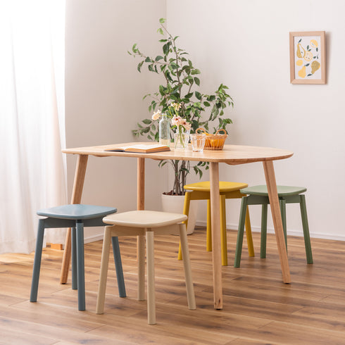 ポップなカラーリングは、一脚あるだけでお部屋の中でいいアクセントになってくれます。