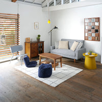 【理想のリビング空間を演出】北欧・ミッドセンチュリー調の家具と調和し、洗練された大人のリビングを彩るセンターテーブルです。