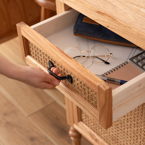 上段の引出し収納はA4ファイルを平置きで収納することができます。