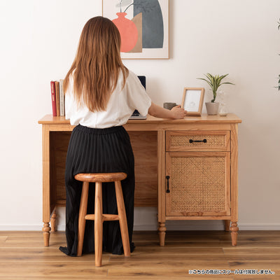 天板奥行き45cmのコンパクトなサイズ感は、省スペースで設置でき、一人用の作業スペースとしては申し分ありません。