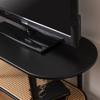 【テレビ周りをすっきりと】
無機質になりがちなテレビ周りも、ラタン調の温かみが加わることで、親しみやすくお洒落な空間にまとまります。