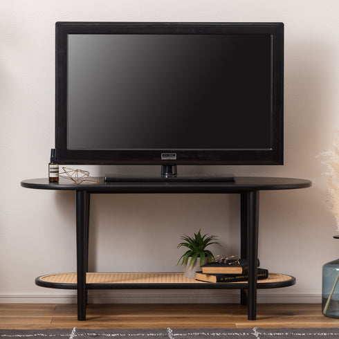 【飾り棚としても使える一台】
ローテーブルとしてだけでなく、お気に入りの雑貨やグリーンを飾るコンソールテーブルとしても活躍し、テレビ台にも最適な高さです。