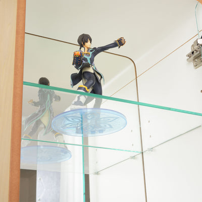 収納内の背面はミラー仕様のため、飾っているものに奥行き感がでて、より映えます。