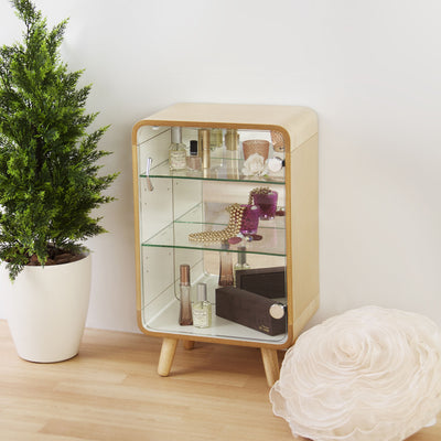 コンパクトなシェルフは推しの小物やフィギュア、化粧道具、香水など、かわいらしいものを魅せる収納としてピッタリです。