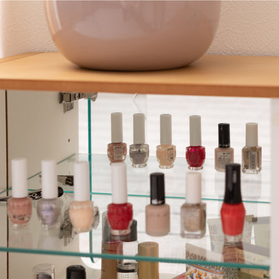 収納内の背面はミラー仕様のため、飾っているものに奥行き感がでて、より映えます。