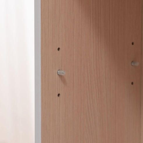 2段目と3段目のガラス板はそれぞれ3段階の高さ調整ができるので収納物の高さに合わせて収納することができます。