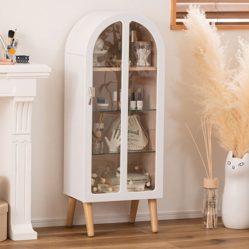 アーチドアのようなアンティーク調デザインがかわいいコレクションシェルフです。